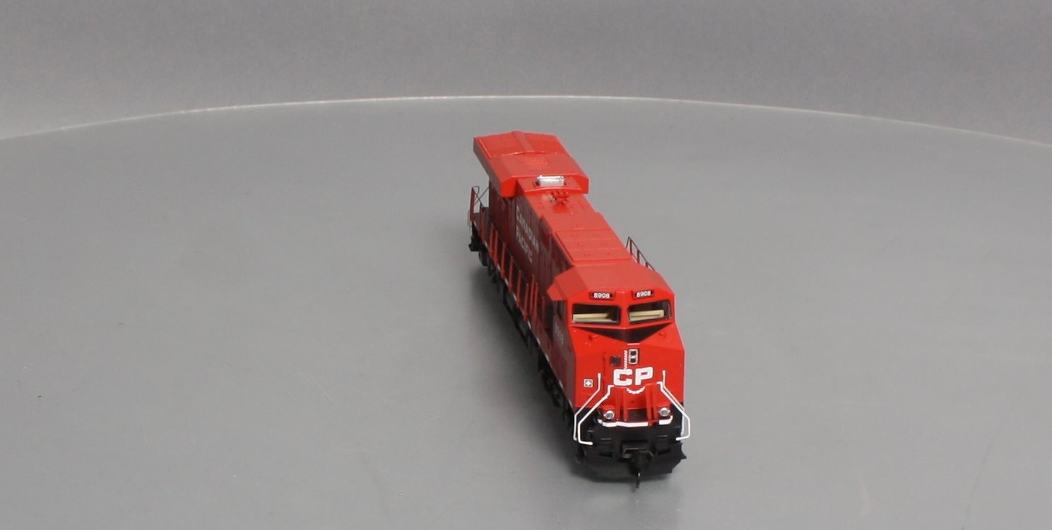 Walthers 910-10155 GE ES44AC DC CP #8908