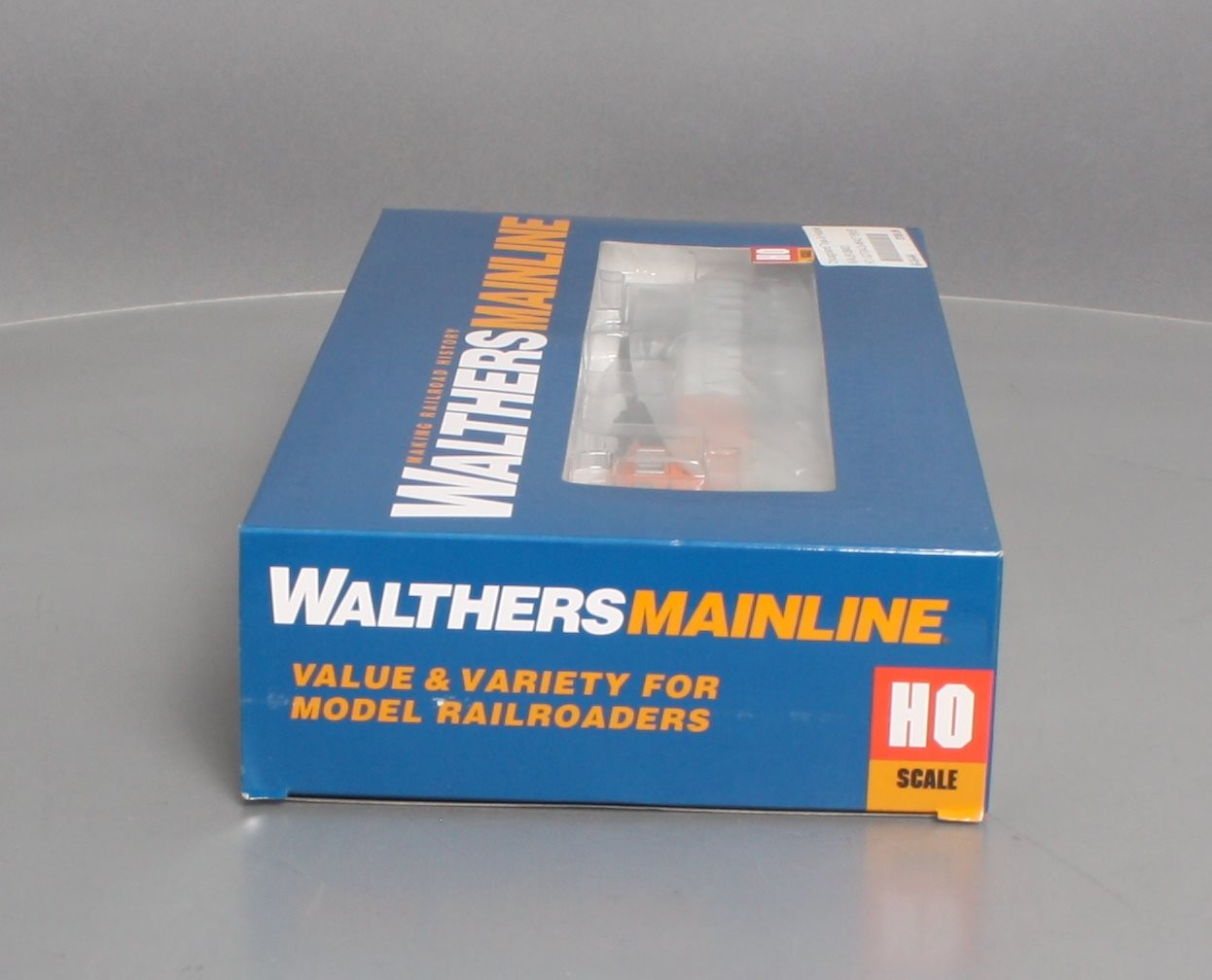 Walthers 910-9801 HO BNSF D70ACe Diesel Locomotive w/Low Headlight #8427
