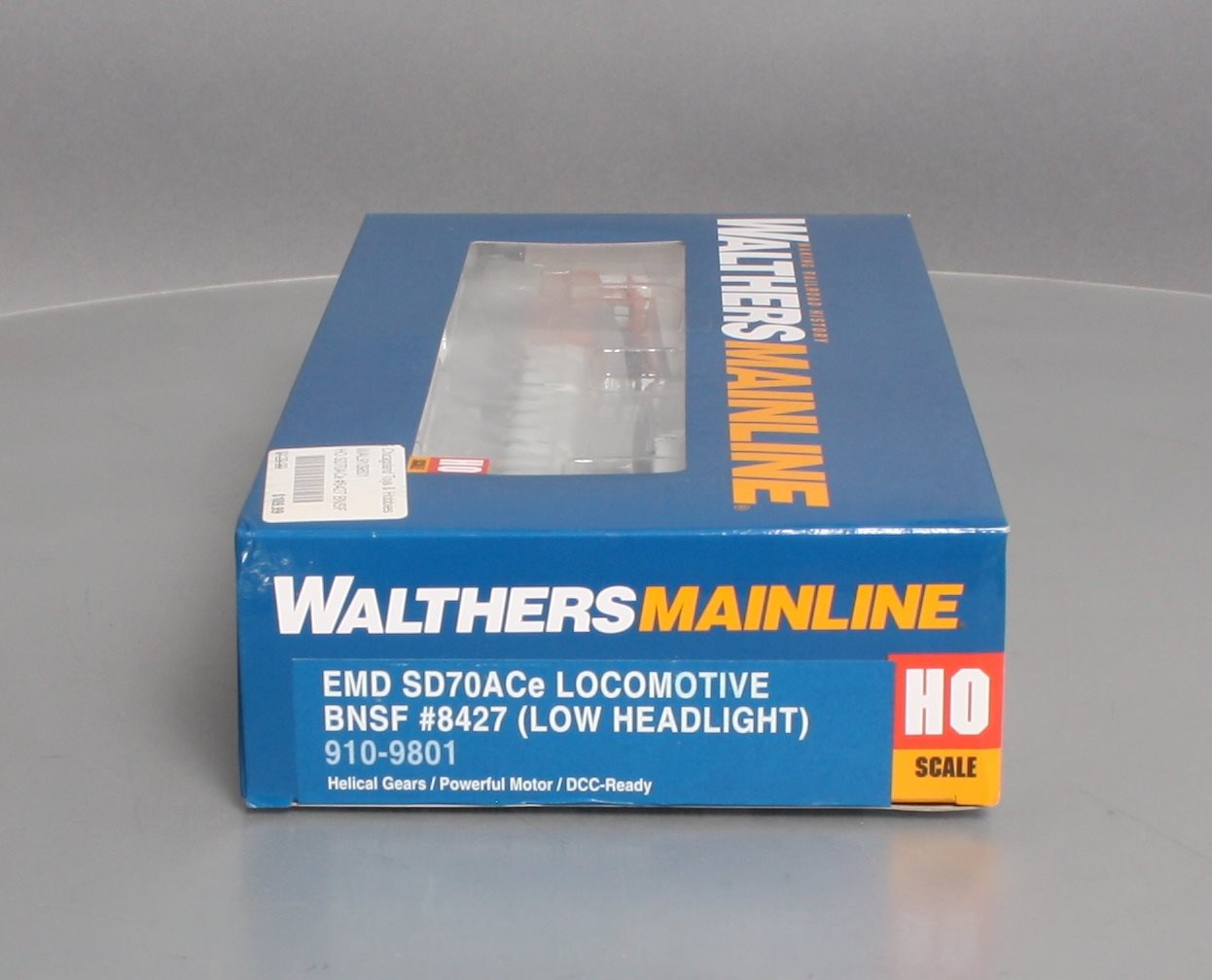 Walthers 910-9801 HO BNSF D70ACe Diesel Locomotive w/Low Headlight #8427