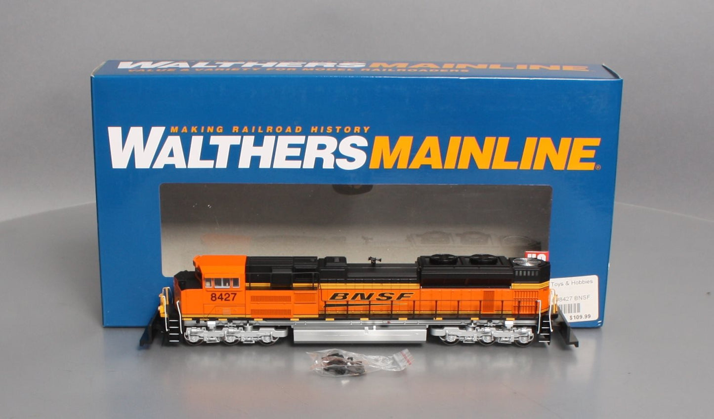Walthers 910-9801 HO BNSF D70ACe Diesel Locomotive w/Low Headlight #8427