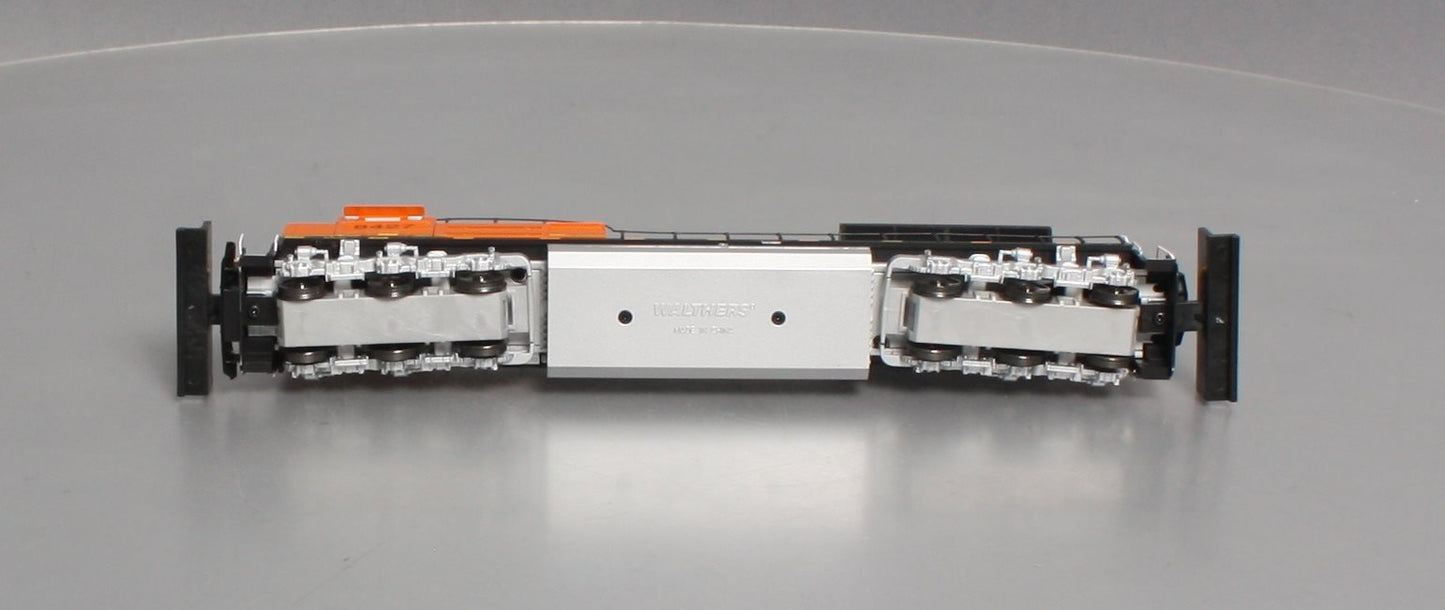 Walthers 910-9801 HO BNSF D70ACe Diesel Locomotive w/Low Headlight #8427