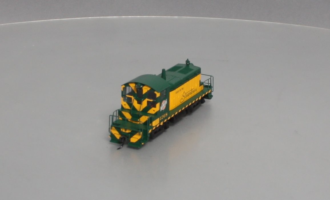 Walthers 910-9226 HO Chicago & North Western™ EMD SW1 Standard DC #1268