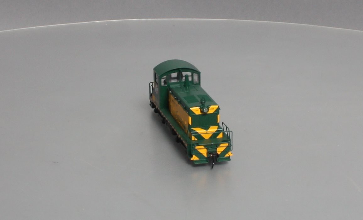 Walthers 910-9226 HO Chicago & North Western™ EMD SW1 Standard DC #1268