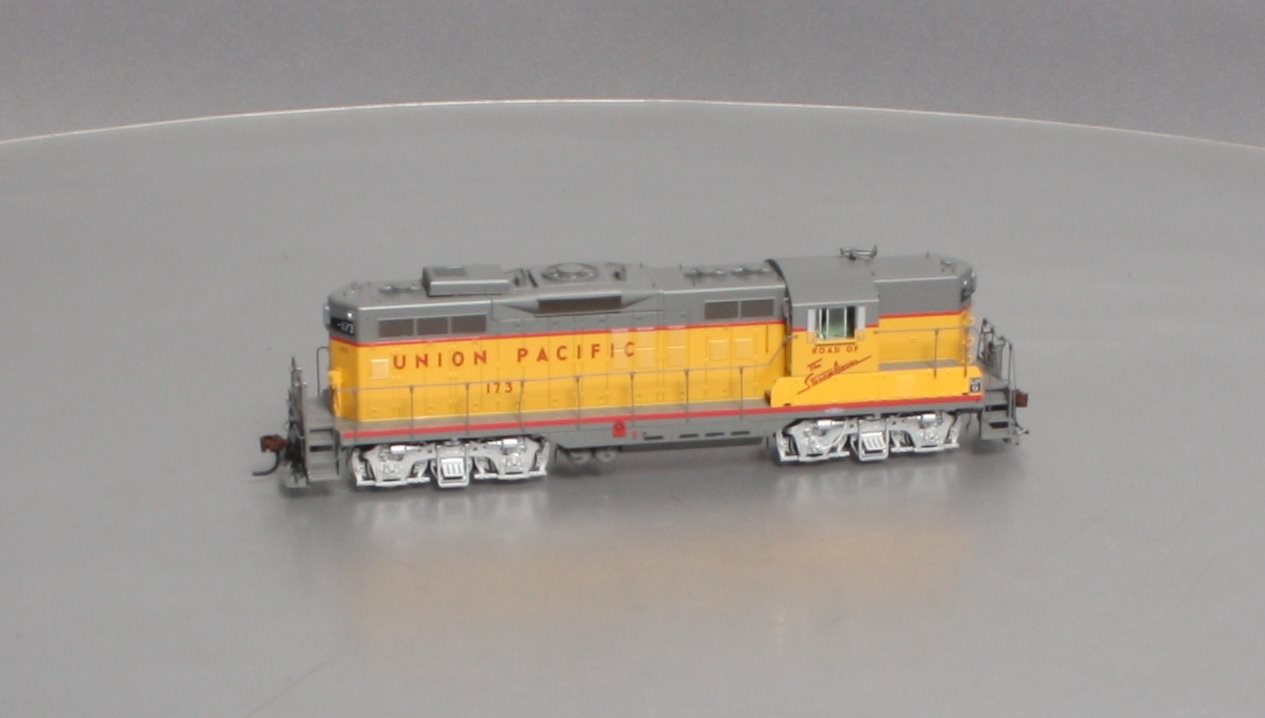 Athearn G62625 HO Union Pacific GP9 Diesel Locomotive with DCC & Sound #173
