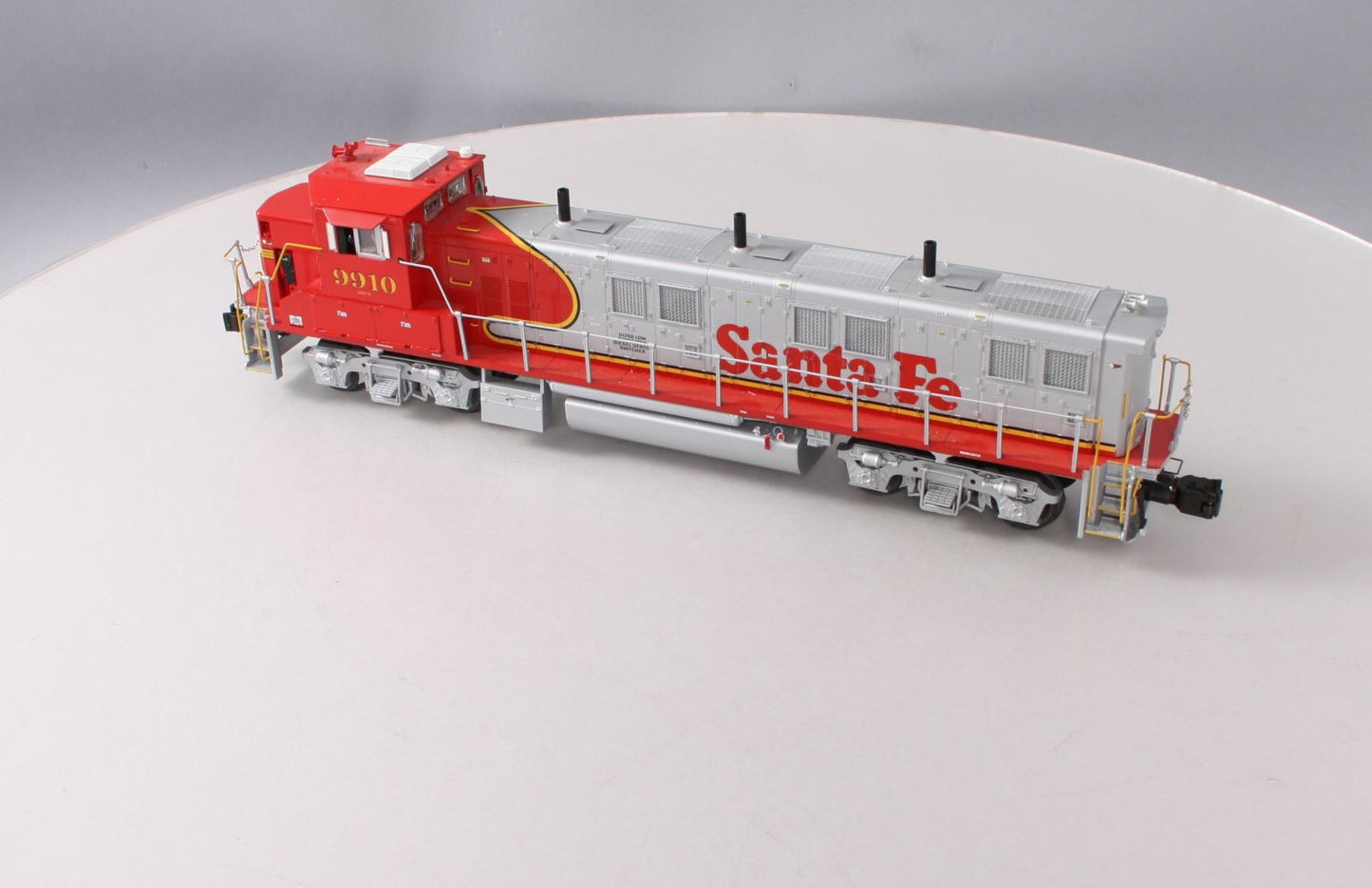Lionel 6-38547 Santa Fe Legacy Warbonnet Genset Diesel Switcher #9910