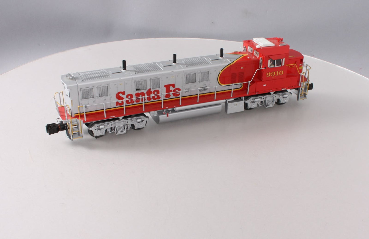 Lionel 6-38547 Santa Fe Legacy Warbonnet Genset Diesel Switcher #9910