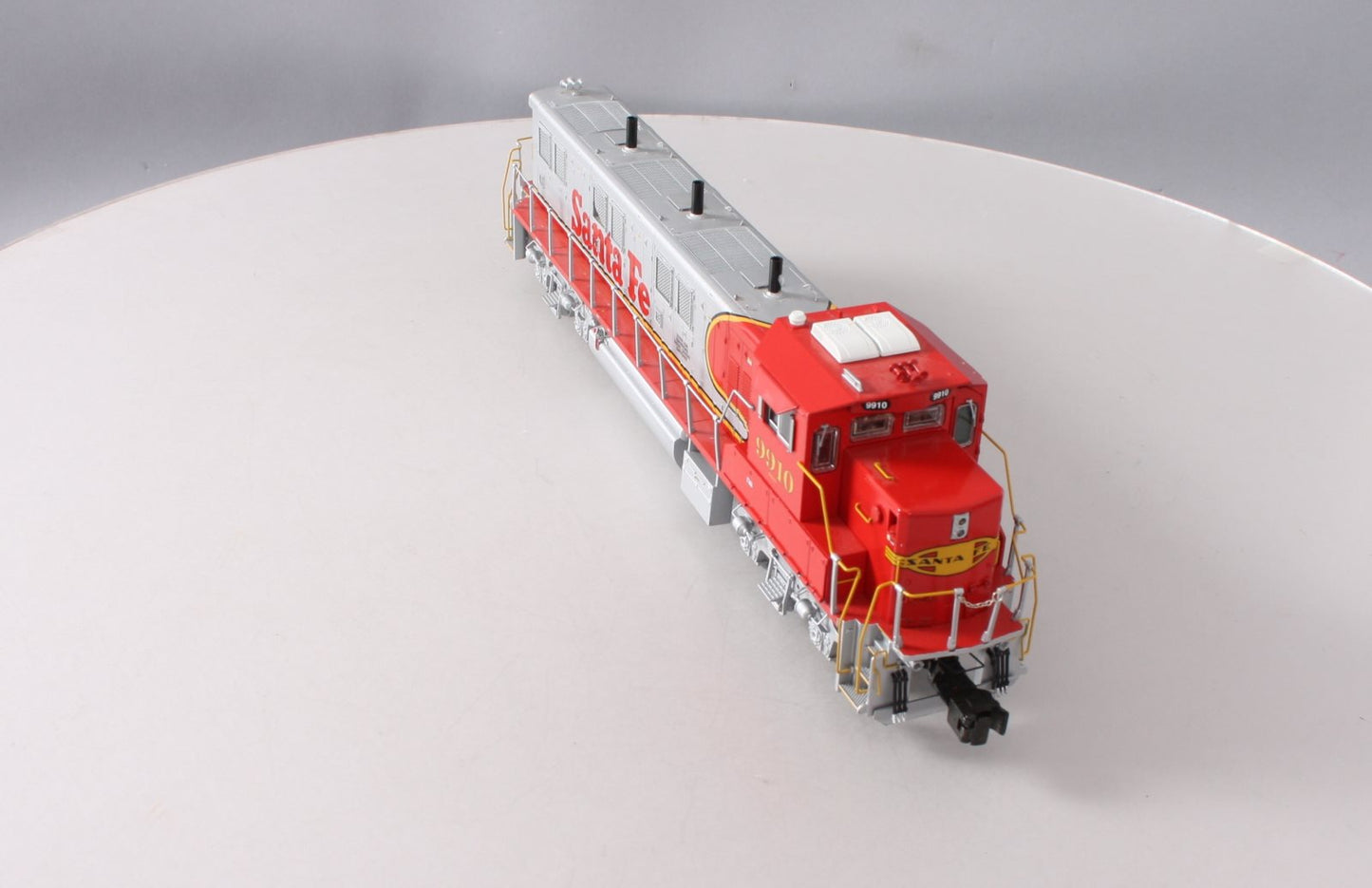 Lionel 6-38547 Santa Fe Legacy Warbonnet Genset Diesel Switcher #9910