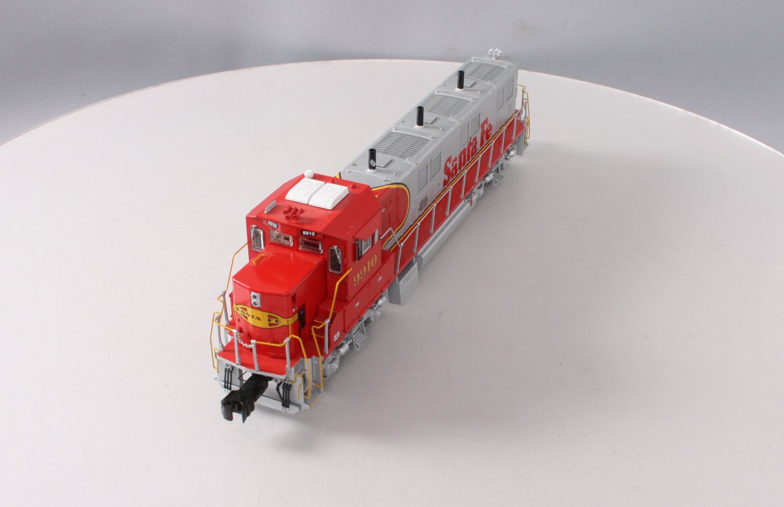 Lionel 6-38547 Santa Fe Legacy Warbonnet Genset Diesel Switcher #9910