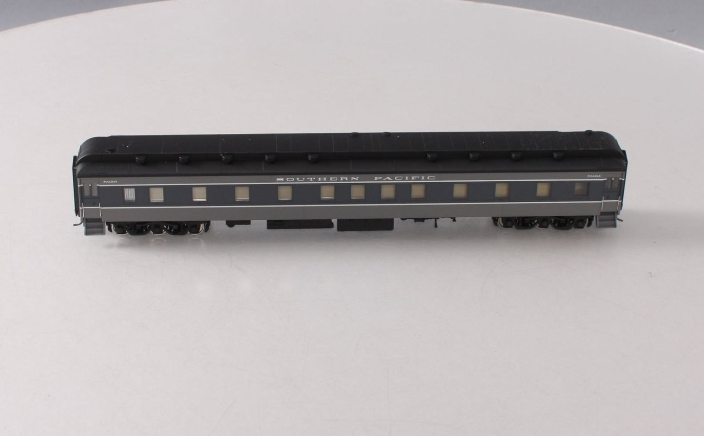 Walthers 932-10409 HO Scale Southern Pacific Heavyweight Pullman Car