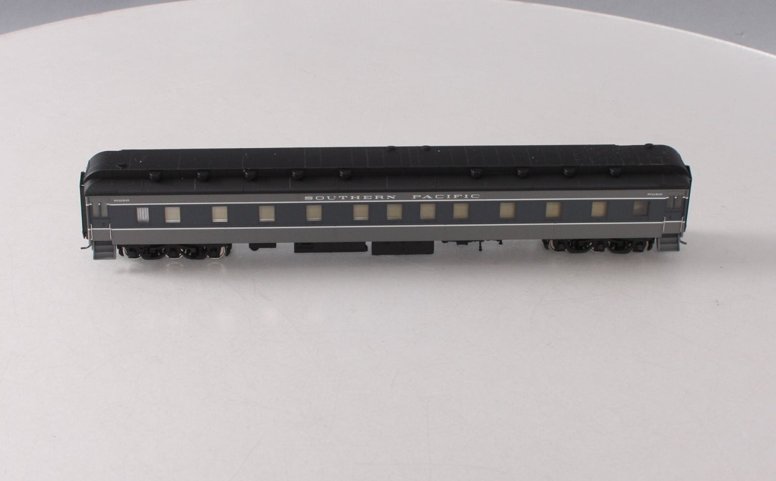 Walthers 932-10409 HO Scale Southern Pacific Heavyweight Pullman Car