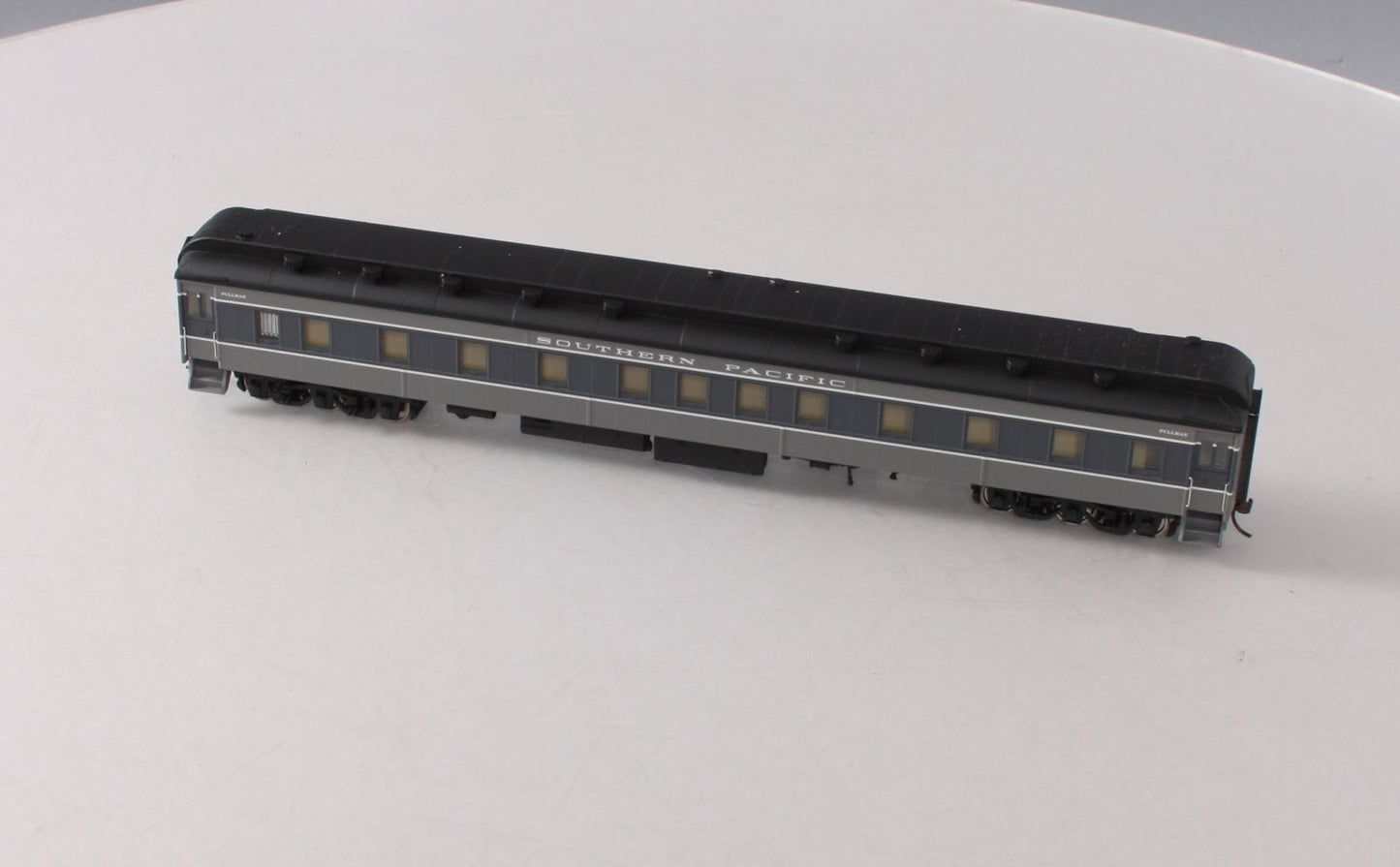 Walthers 932-10409 HO Scale Southern Pacific Heavyweight Pullman Car