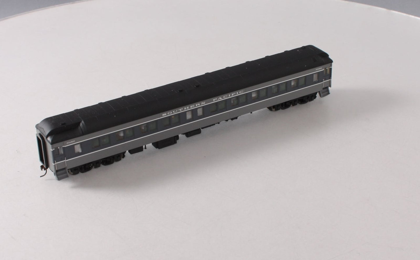 Walthers 932-10409 HO Scale Southern Pacific Heavyweight Pullman Car