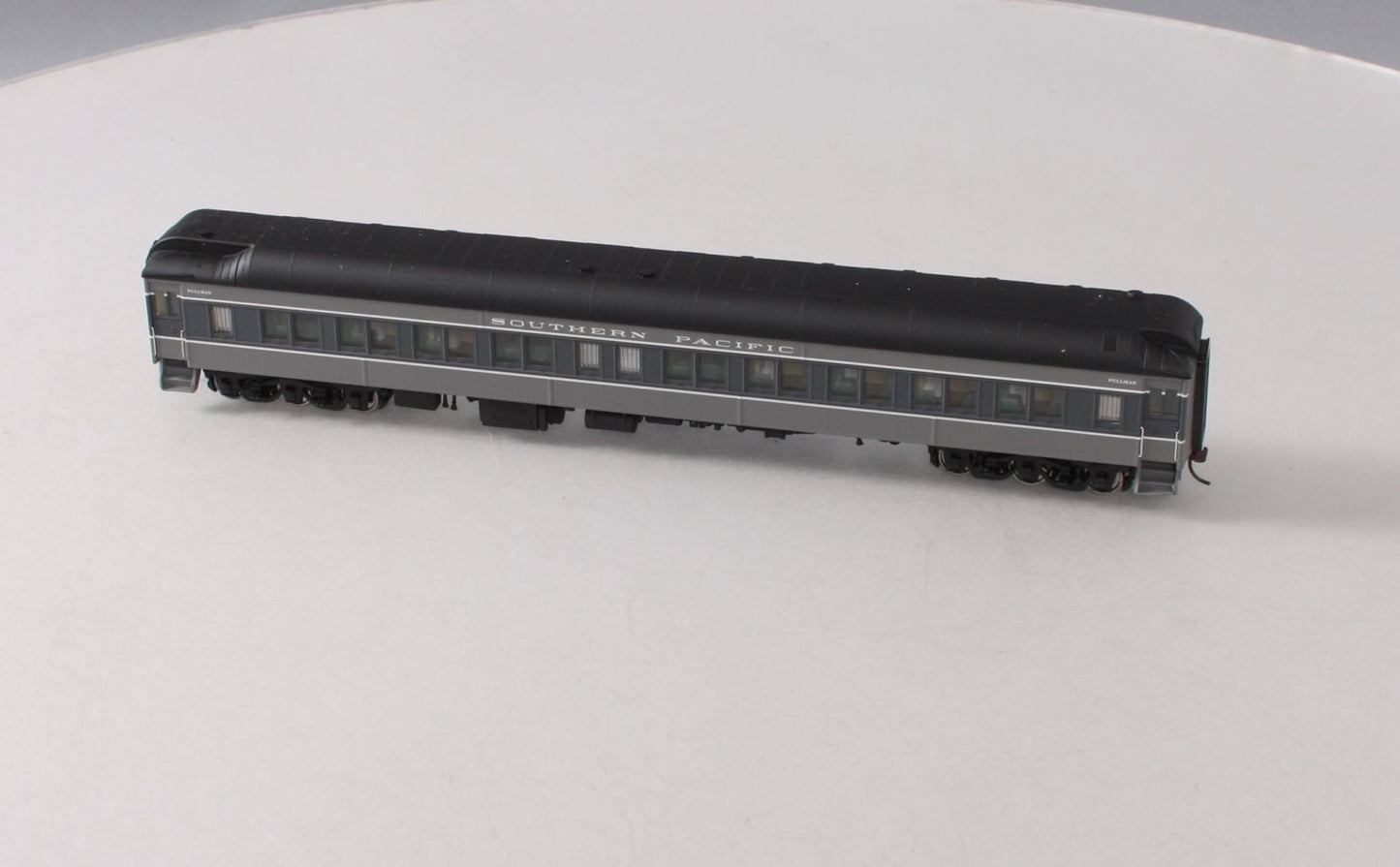 Walthers 932-10409 HO Scale Southern Pacific Heavyweight Pullman Car