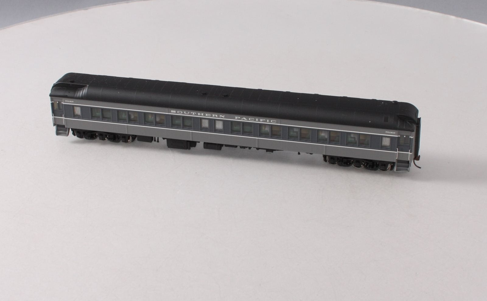 Walthers 932-10409 HO Scale Southern Pacific Heavyweight Pullman Car