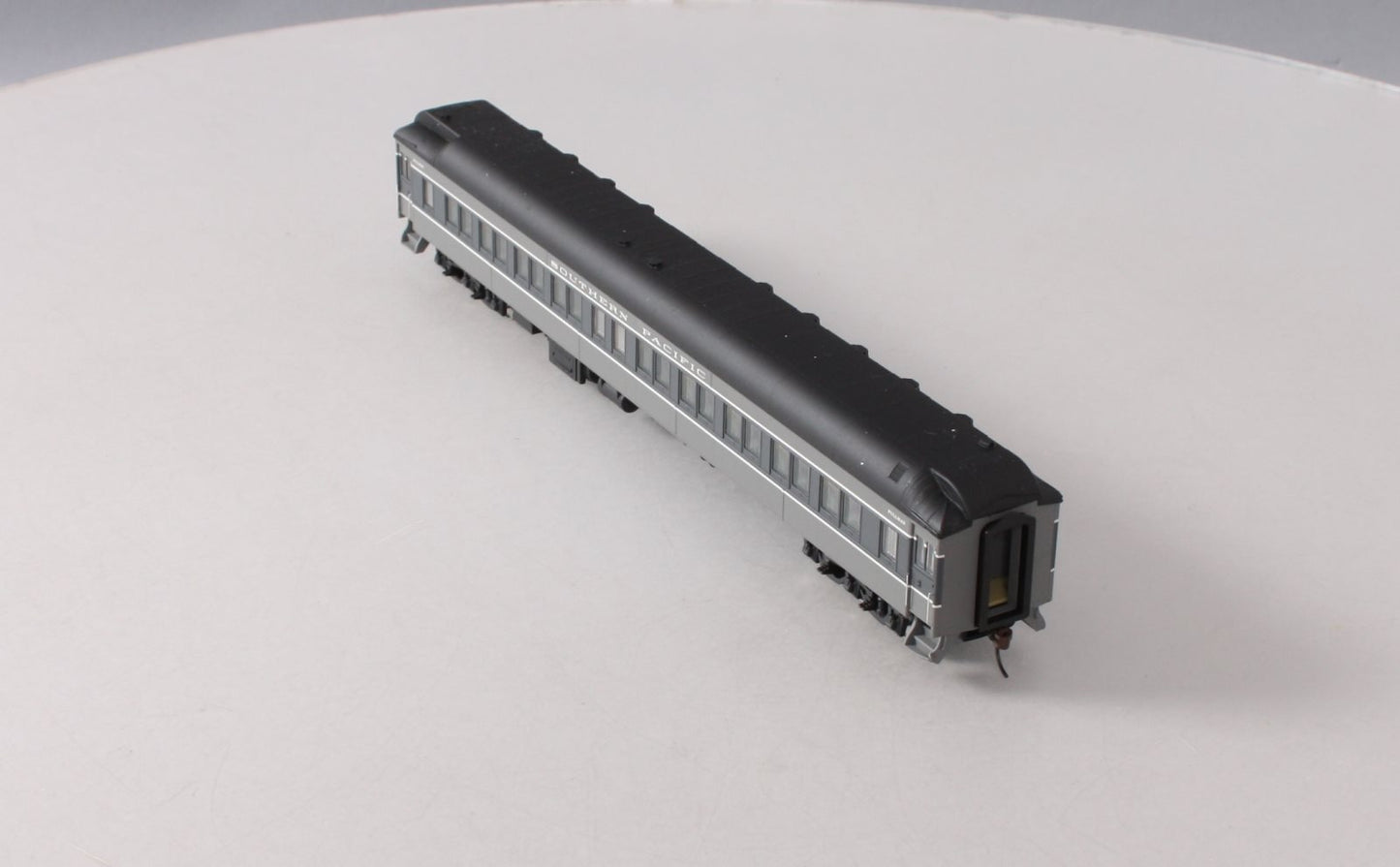 Walthers 932-10409 HO Scale Southern Pacific Heavyweight Pullman Car