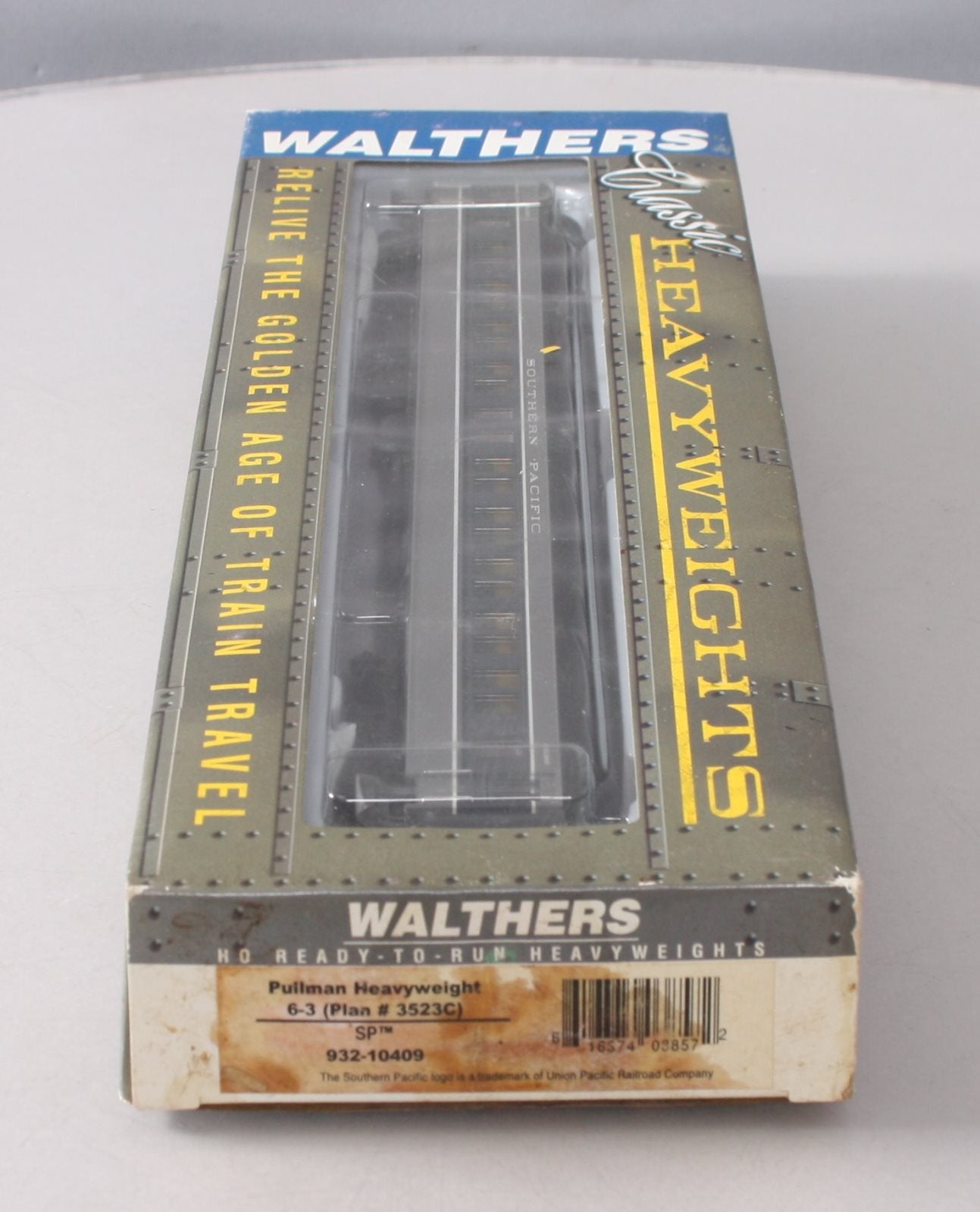 Walthers 932-10409 HO Scale Southern Pacific Heavyweight Pullman Car