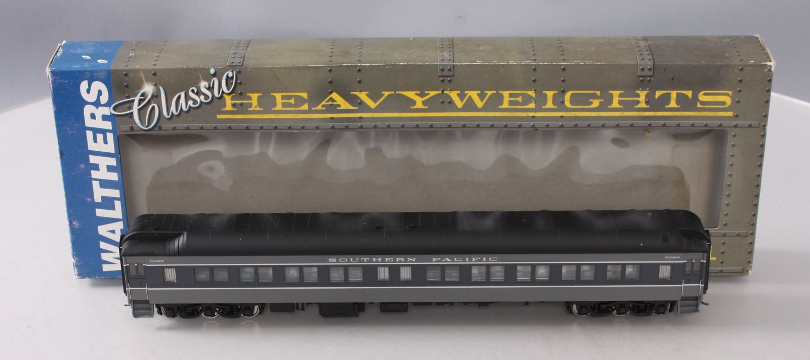 Walthers 932-10409 HO Scale Southern Pacific Heavyweight Pullman Car