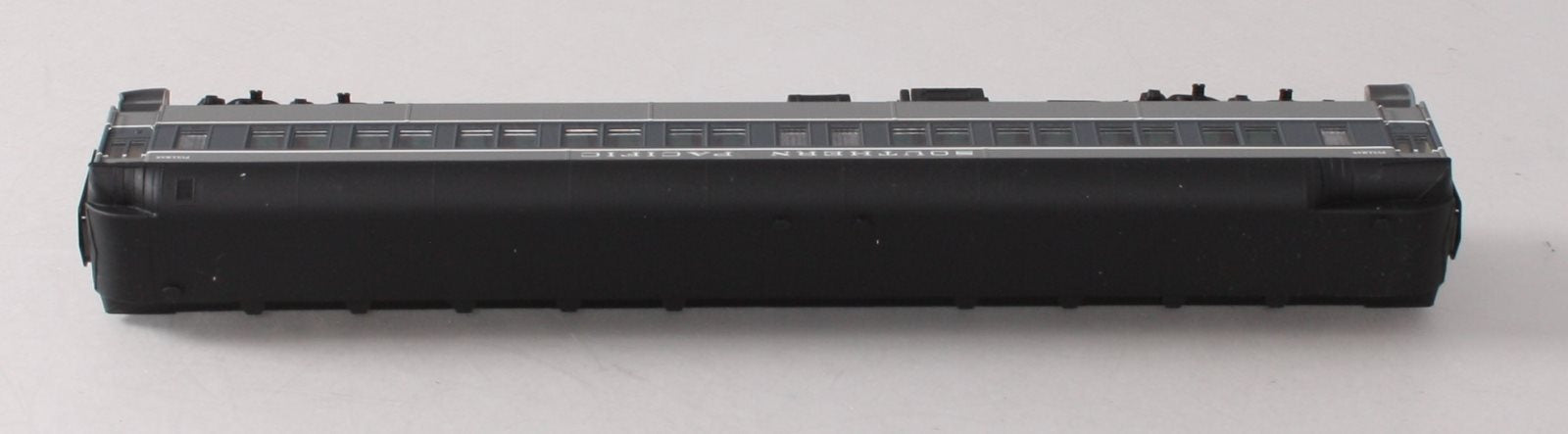 Walthers 932-10409 HO Scale Southern Pacific Heavyweight Pullman Car