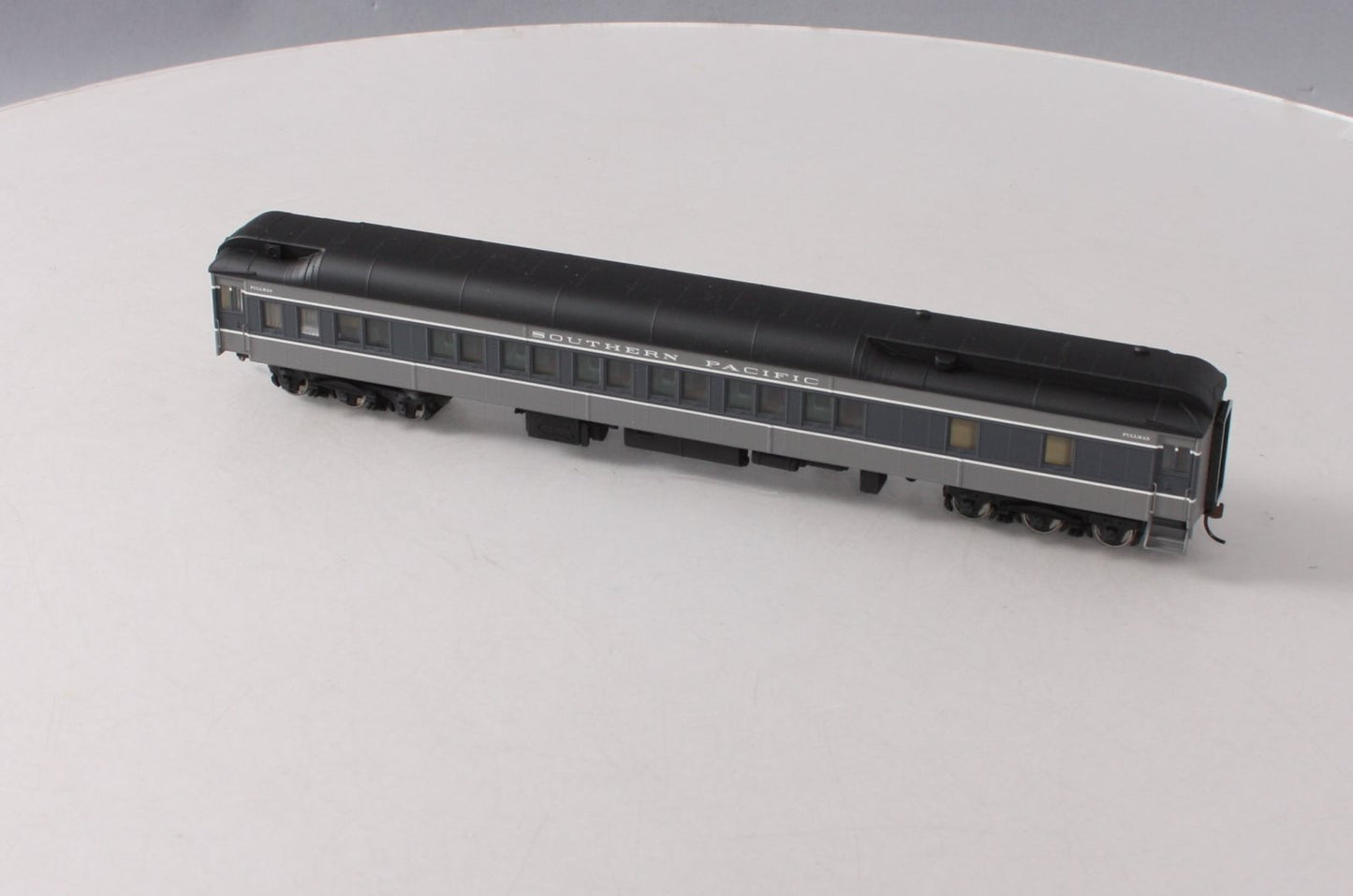 Walthers 932-10009 HO Southern Pacific Heavyweight Pullman 12-1 Passenger Car