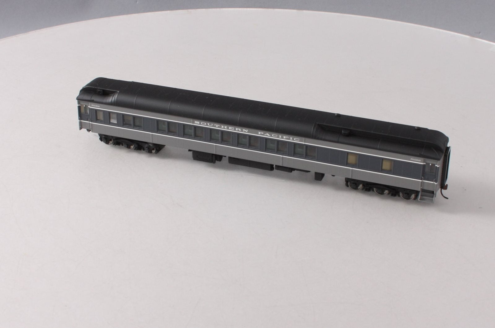 Walthers 932-10009 HO Southern Pacific Heavyweight Pullman 12-1 Passenger Car