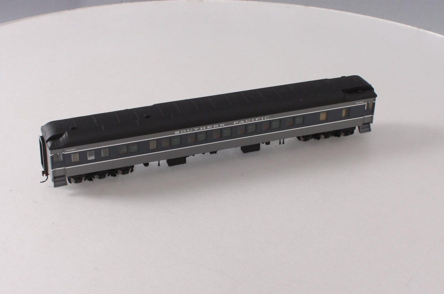 Walthers 932-10009 HO Southern Pacific Heavyweight Pullman 12-1 Passenger Car