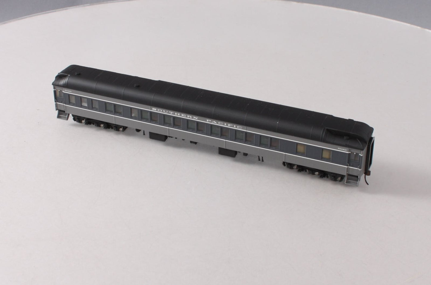 Walthers 932-10009 HO Southern Pacific Heavyweight Pullman 12-1 Passenger Car