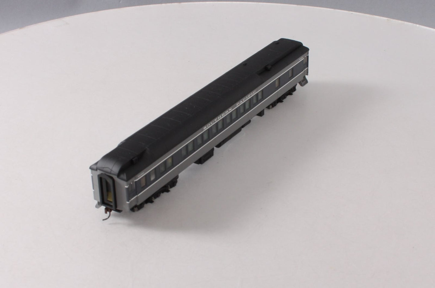 Walthers 932-10009 HO Southern Pacific Heavyweight Pullman 12-1 Passenger Car