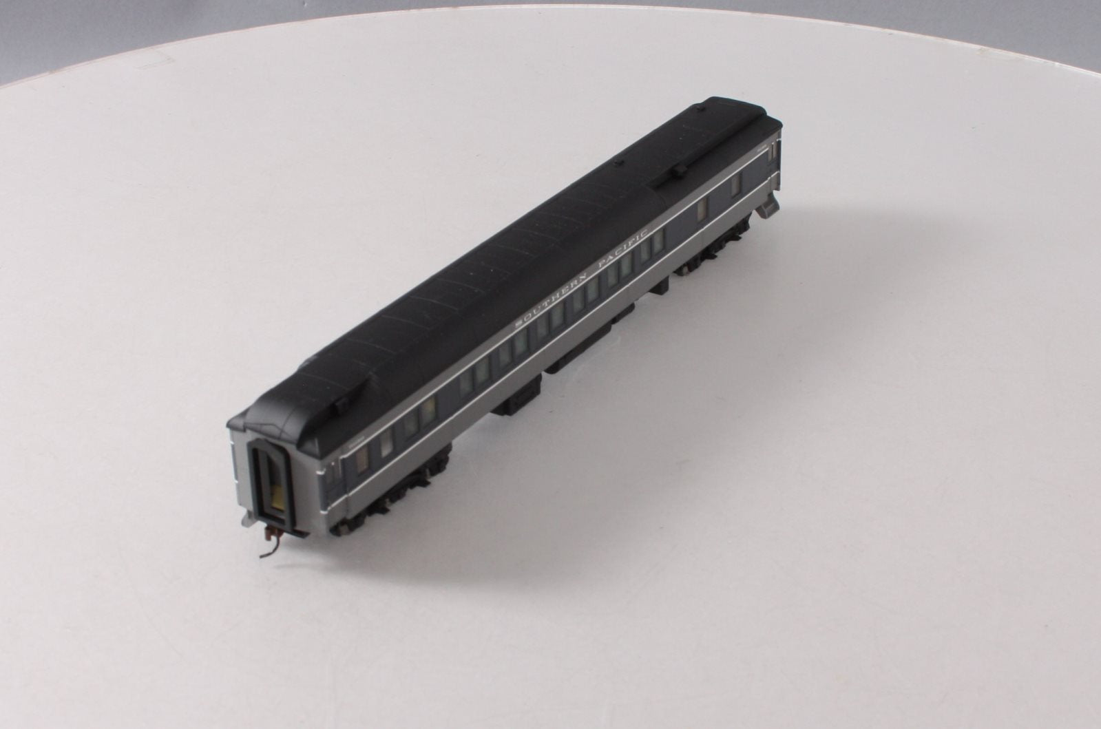 Walthers 932-10009 HO Southern Pacific Heavyweight Pullman 12-1 Passenger Car