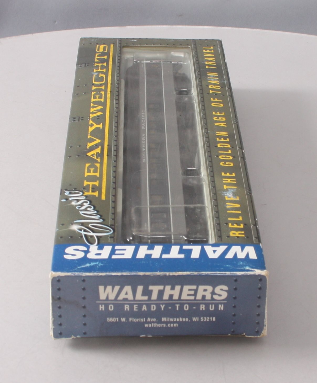 Walthers 932-10009 HO Southern Pacific Heavyweight Pullman 12-1 Passenger Car