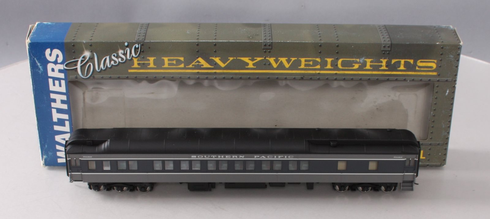 Walthers 932-10009 HO Southern Pacific Heavyweight Pullman 12-1 Passenger Car