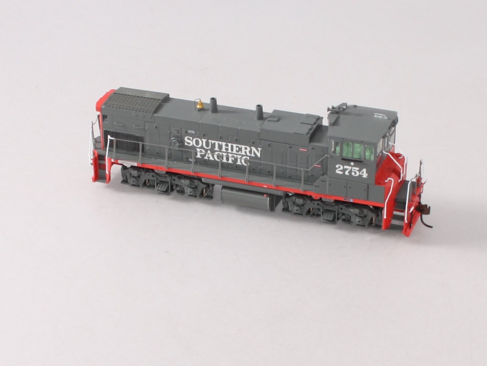 Athearn G66209 HO Southern Pacific MP15-AC Diesel Locomotive w/DCC & Sound #2754