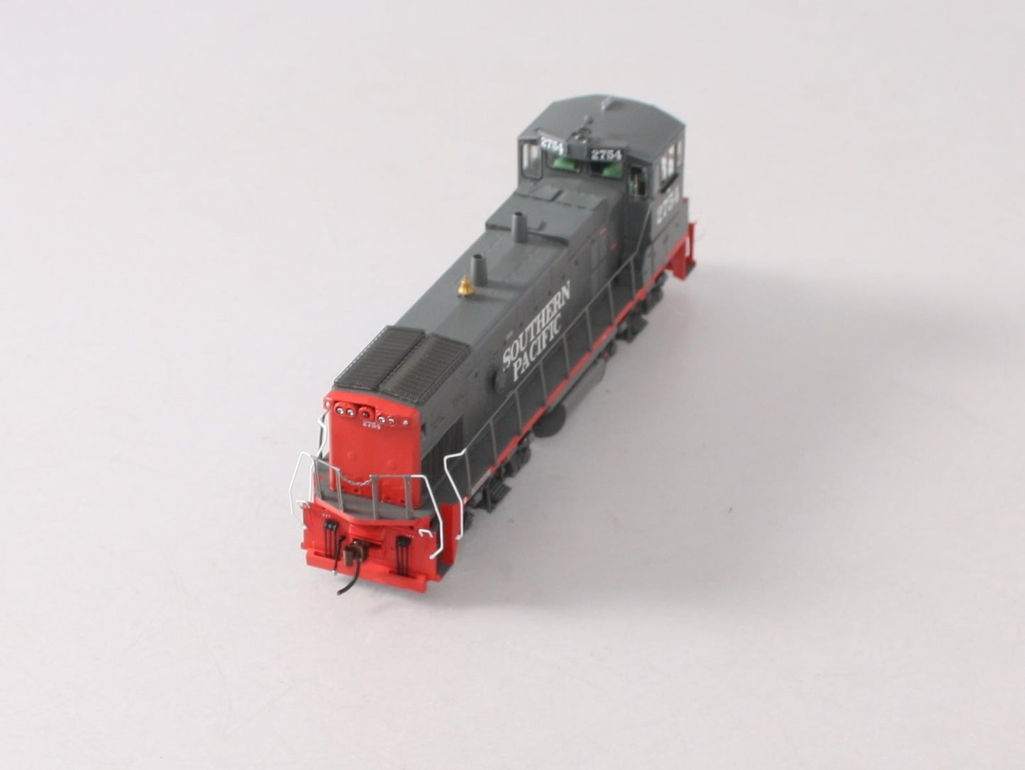 Athearn G66209 HO Southern Pacific MP15-AC Diesel Locomotive w/DCC & Sound #2754