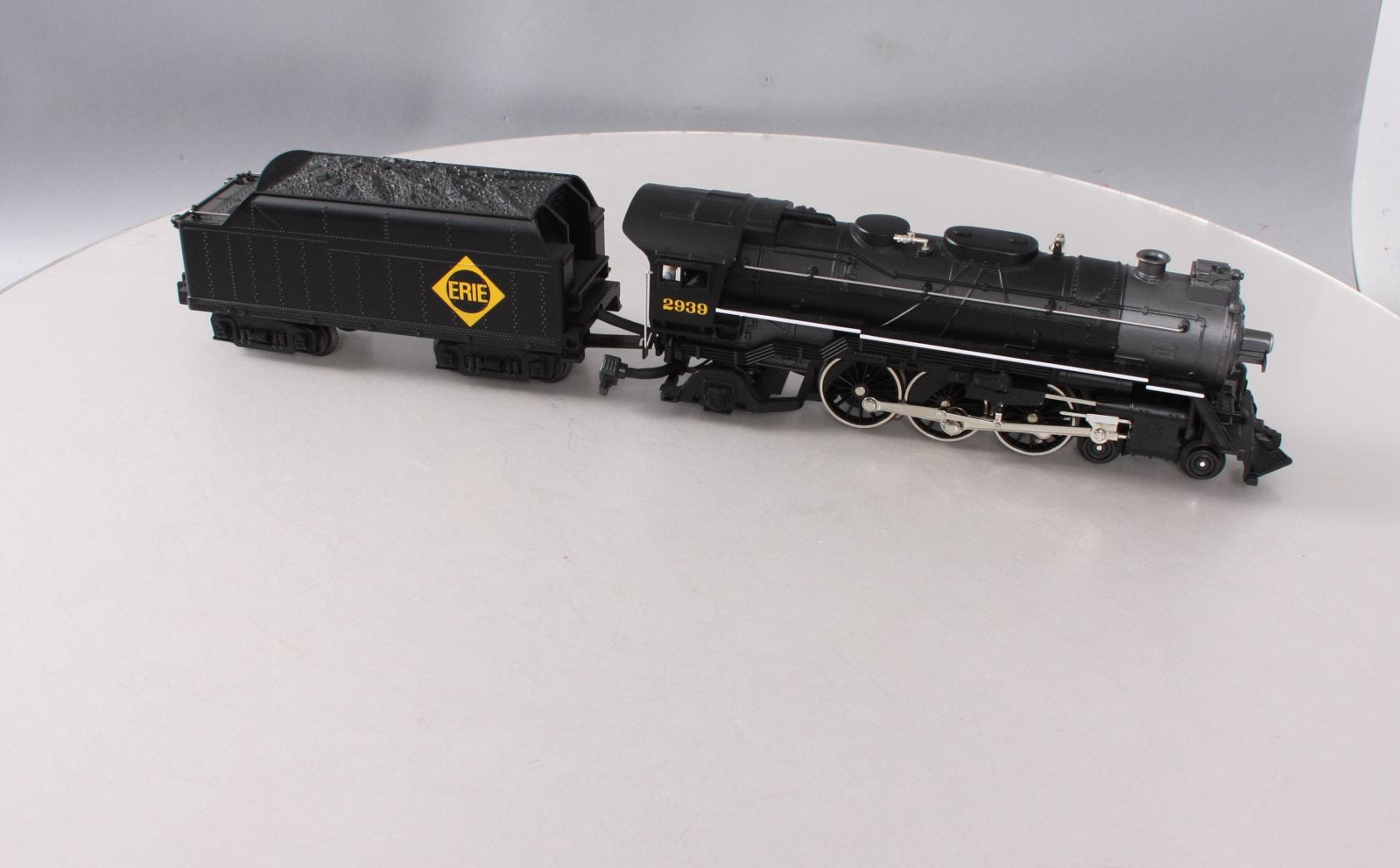 Lionel 6-38639 O Gauge Erie 4-6-2 Pacific Steam Locomotive & Tender #2939