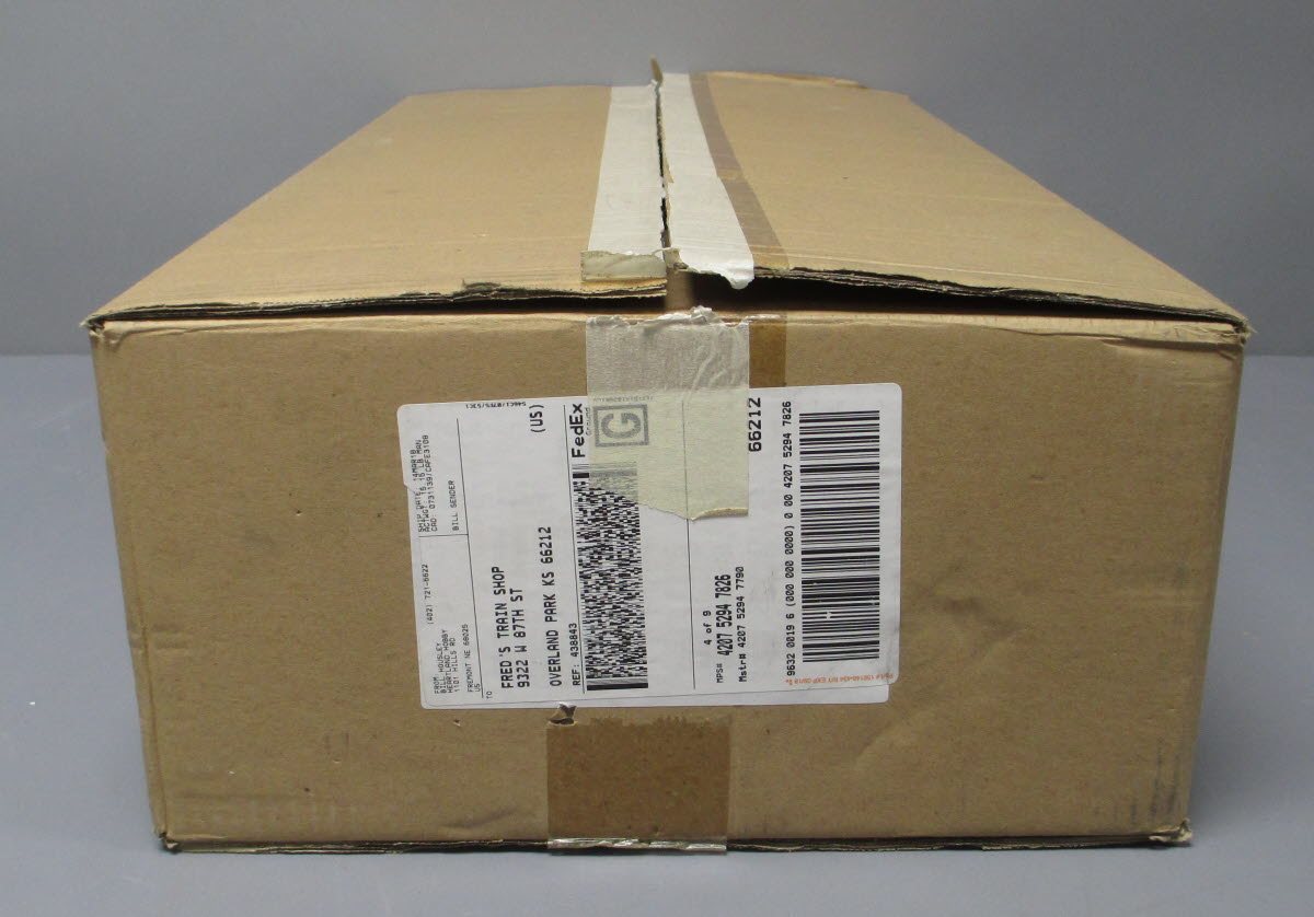 Lionel 6-83042 Union Pacific 21" Excursion Passenger Cars (Set of 4)