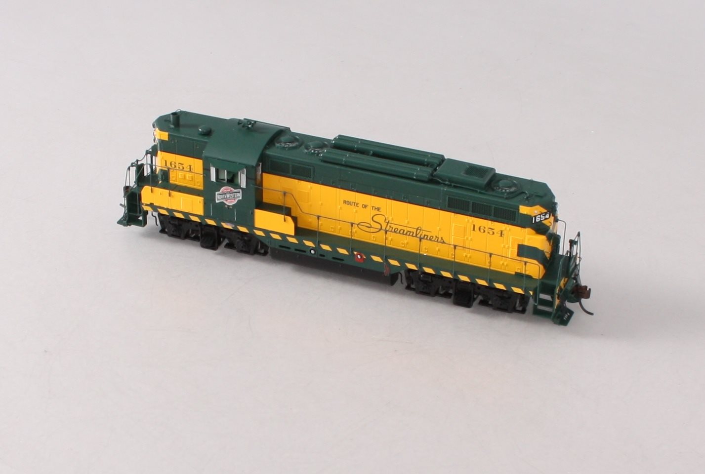 Athearn G62905 HO C&NW GP7 Diesel Locomotive w/DCC & Sound #1654