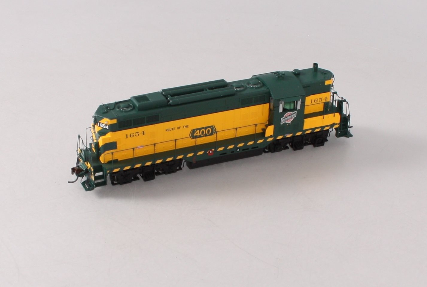 Athearn G62905 HO C&NW GP7 Diesel Locomotive w/DCC & Sound #1654