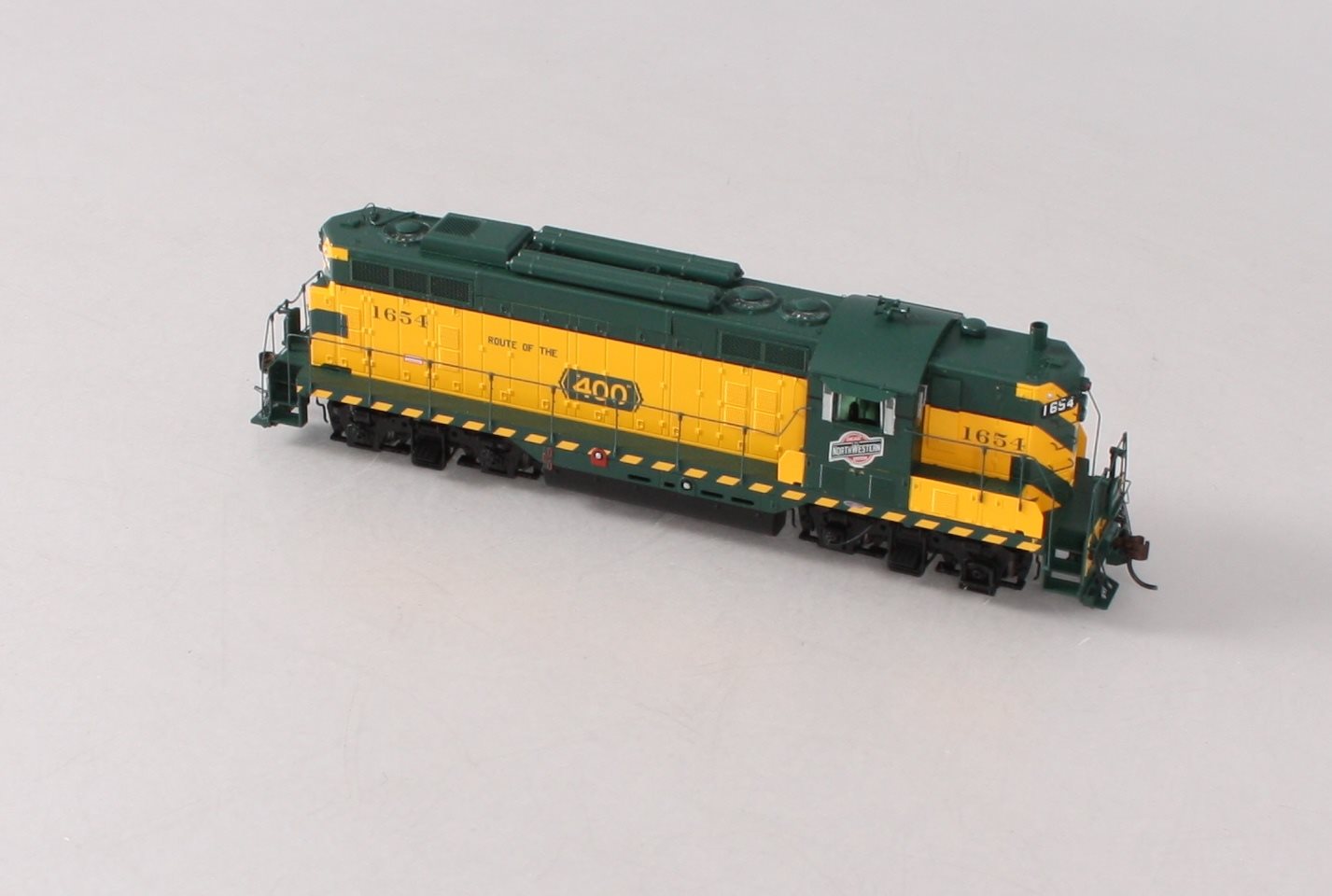 Athearn G62905 HO C&NW GP7 Diesel Locomotive w/DCC & Sound #1654