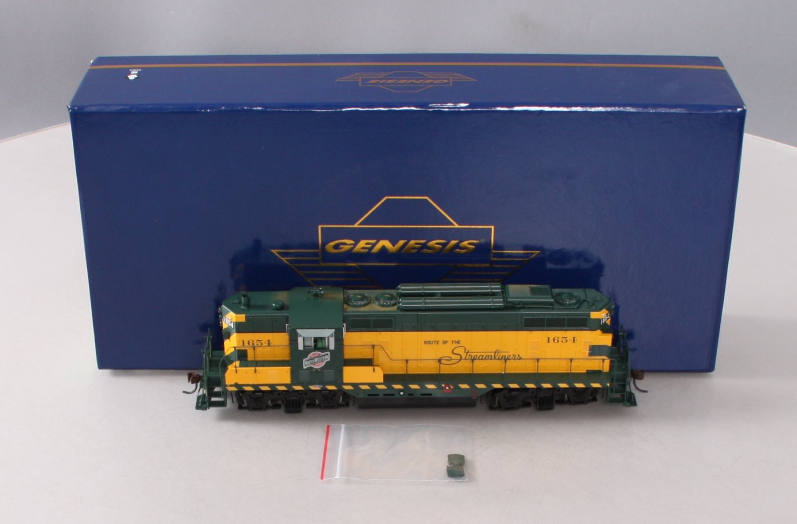 Athearn G62905 HO C&NW GP7 Diesel Locomotive w/DCC & Sound #1654