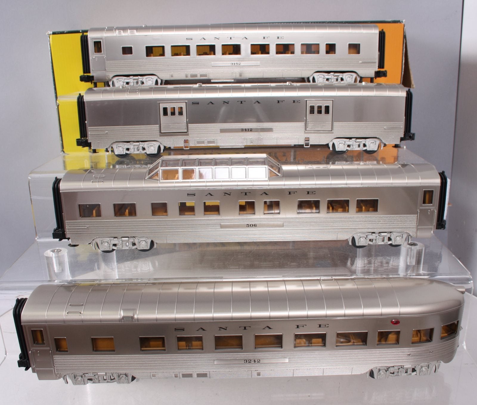 MTH 30-68123 O Santa Fe RailKing 60' Streamlined Passenger Car Set (Set of 4)