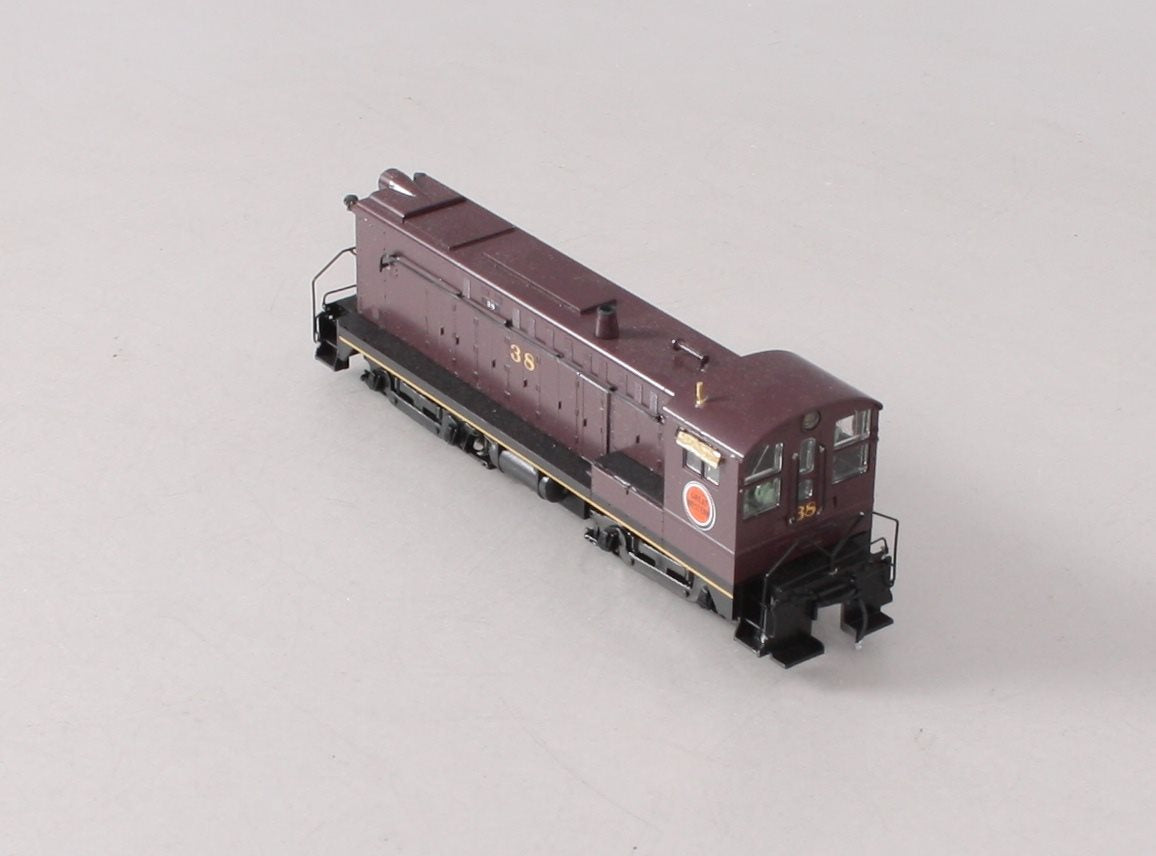 Stewart 4812 HO Chicago Great Western Diesel Baldwin DS-4-4-1000 Powered #38