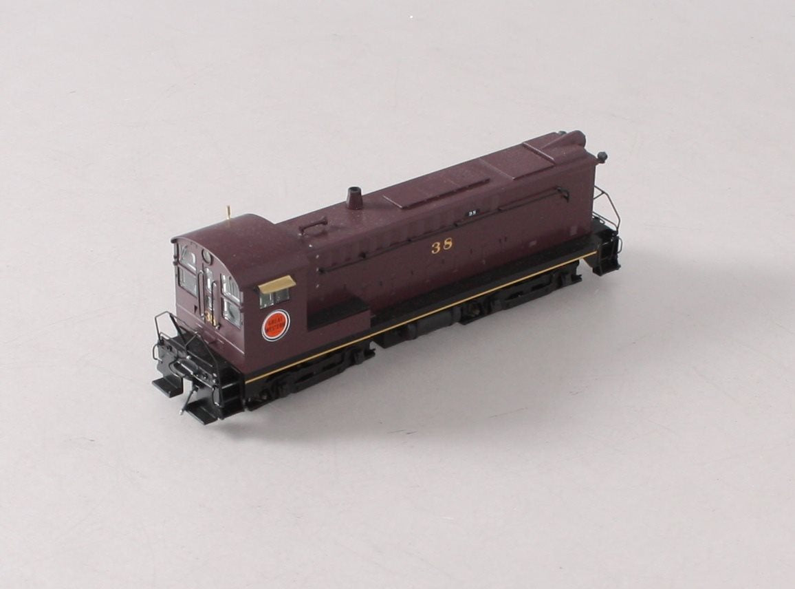 Stewart 4812 HO Chicago Great Western Diesel Baldwin DS-4-4-1000 Powered #38