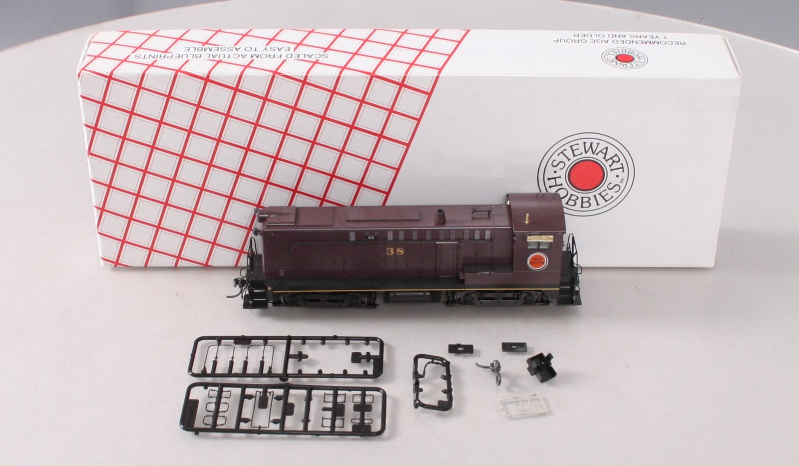 Stewart 4812 HO Chicago Great Western Diesel Baldwin DS-4-4-1000 Powered #38