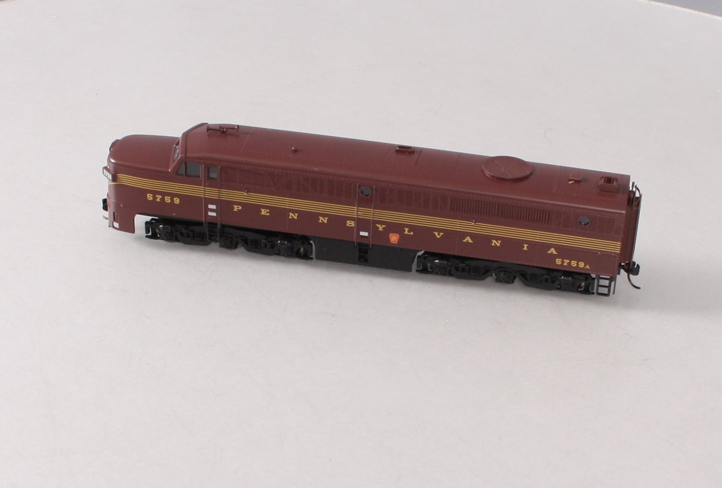 Walthers 910-10070 HO Pennsylvania ALCO PA Diesel Locomotive Standard DC #5759A