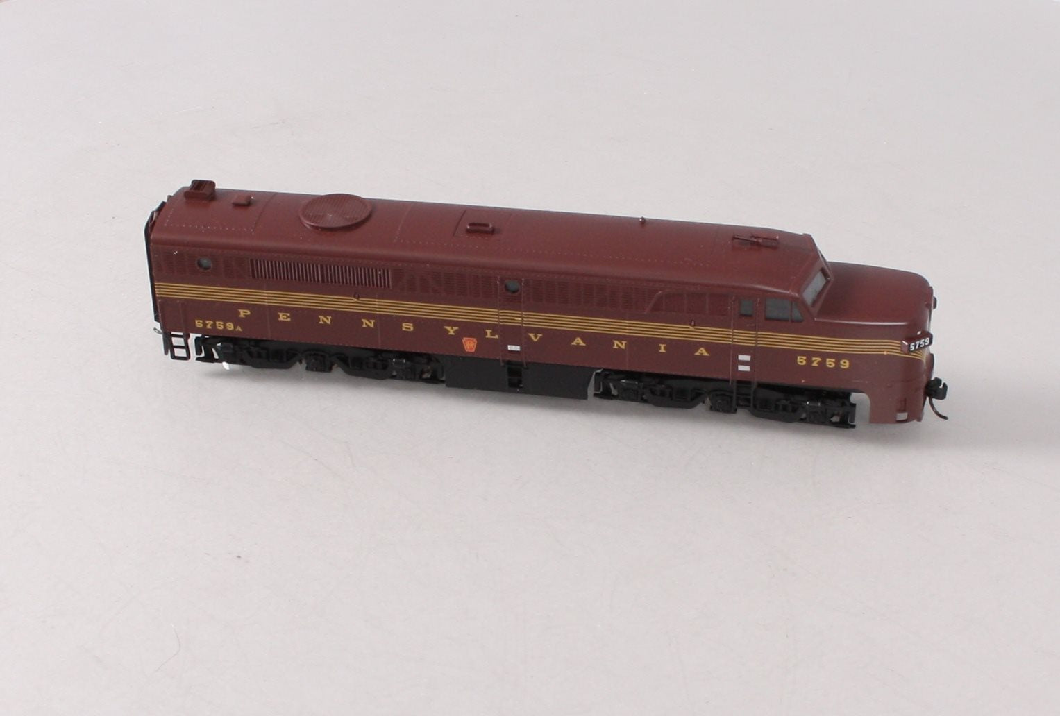 Walthers 910-10070 HO Pennsylvania ALCO PA Diesel Locomotive Standard DC #5759A