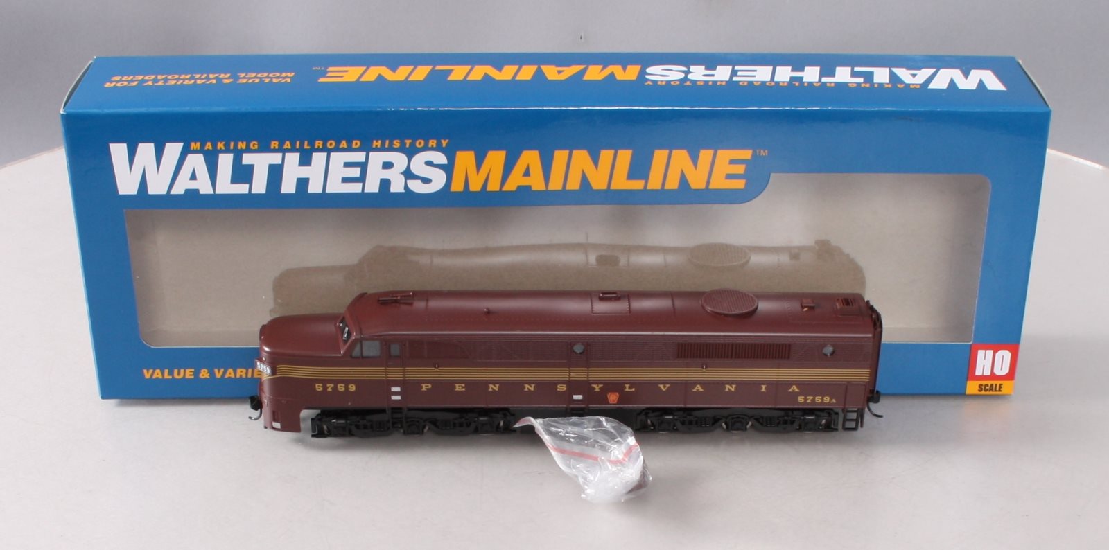 Walthers 910-10070 HO Pennsylvania ALCO PA Diesel Locomotive Standard DC #5759A