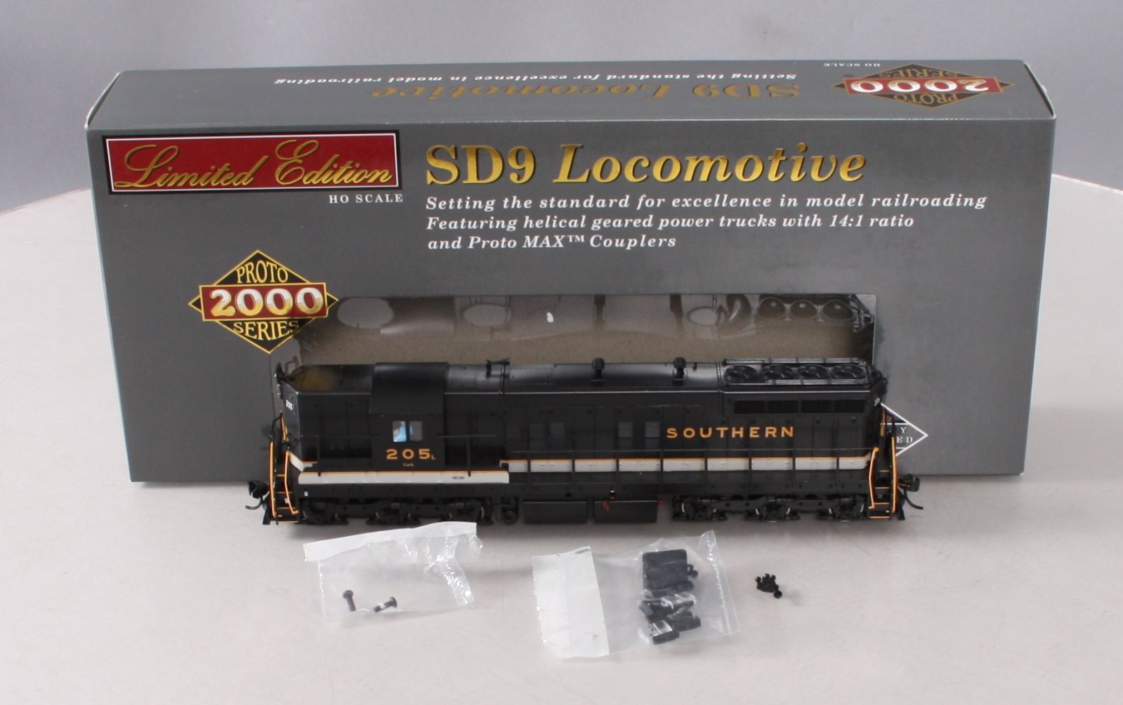 Walthers 920-48613 HO Southern EMD SD9 Standard DC PROTO 2000 Black #205