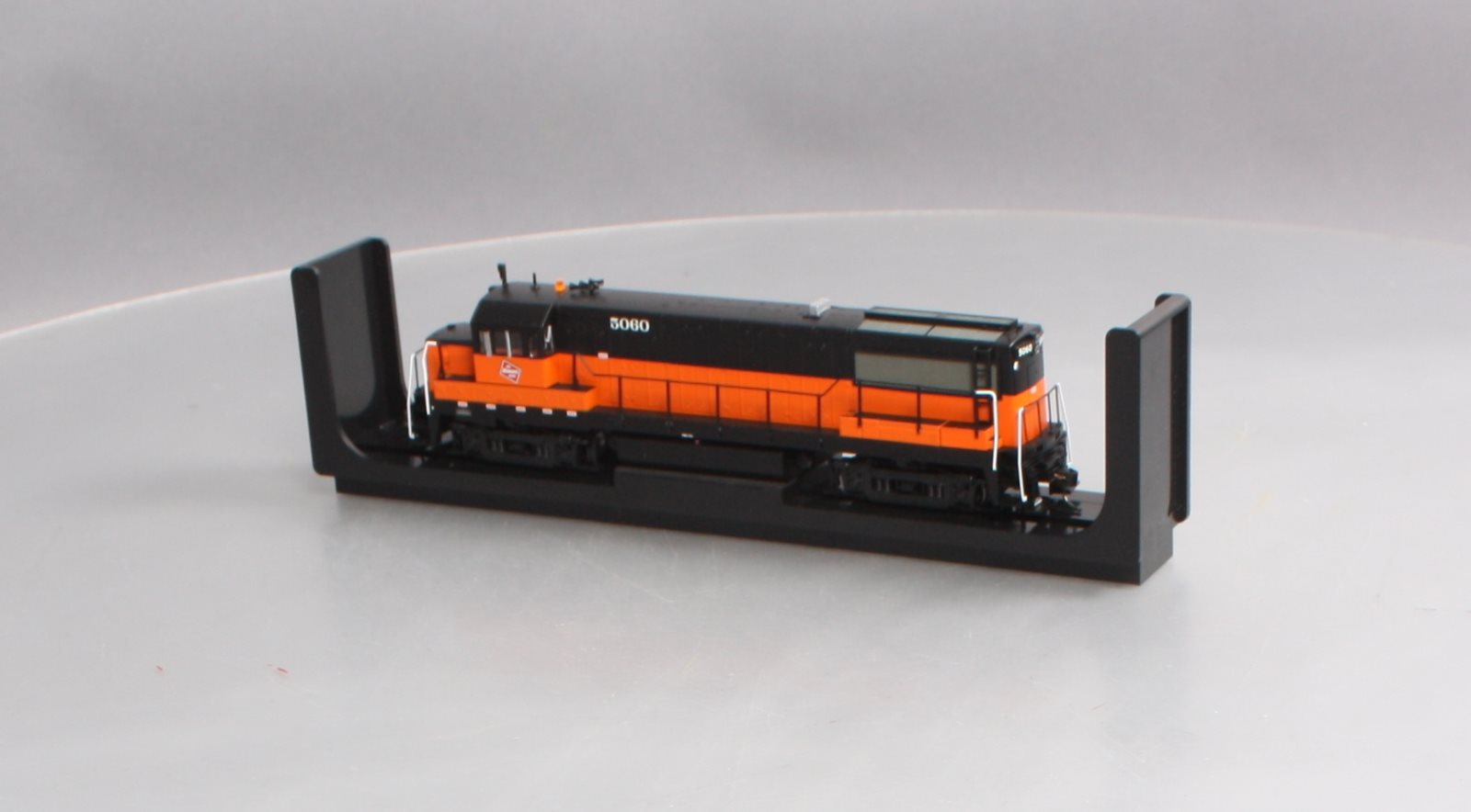 Bowser 24529 HO Milwaukee Road U25b #5060