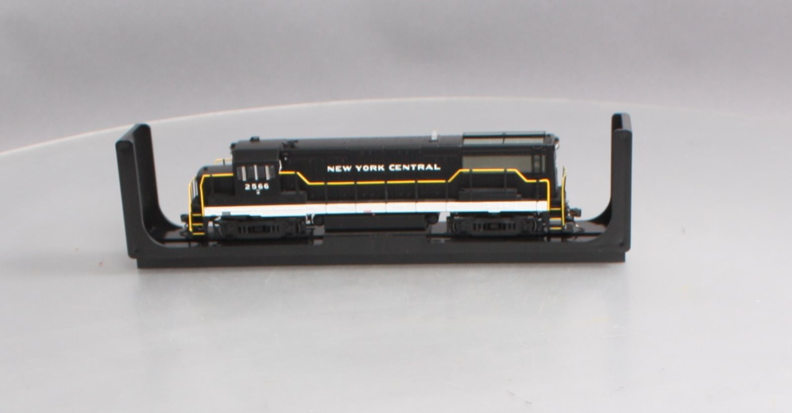 Bowser 24537 HO New York Central U-25B Phase IV Diesel Loco Standard DC #2566