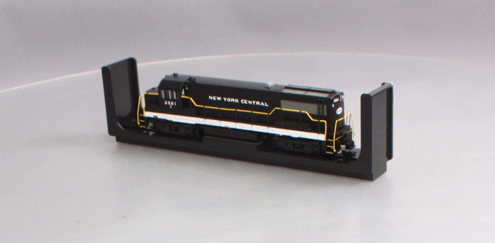 Bowser 24535 HO New York Central U25b #2561