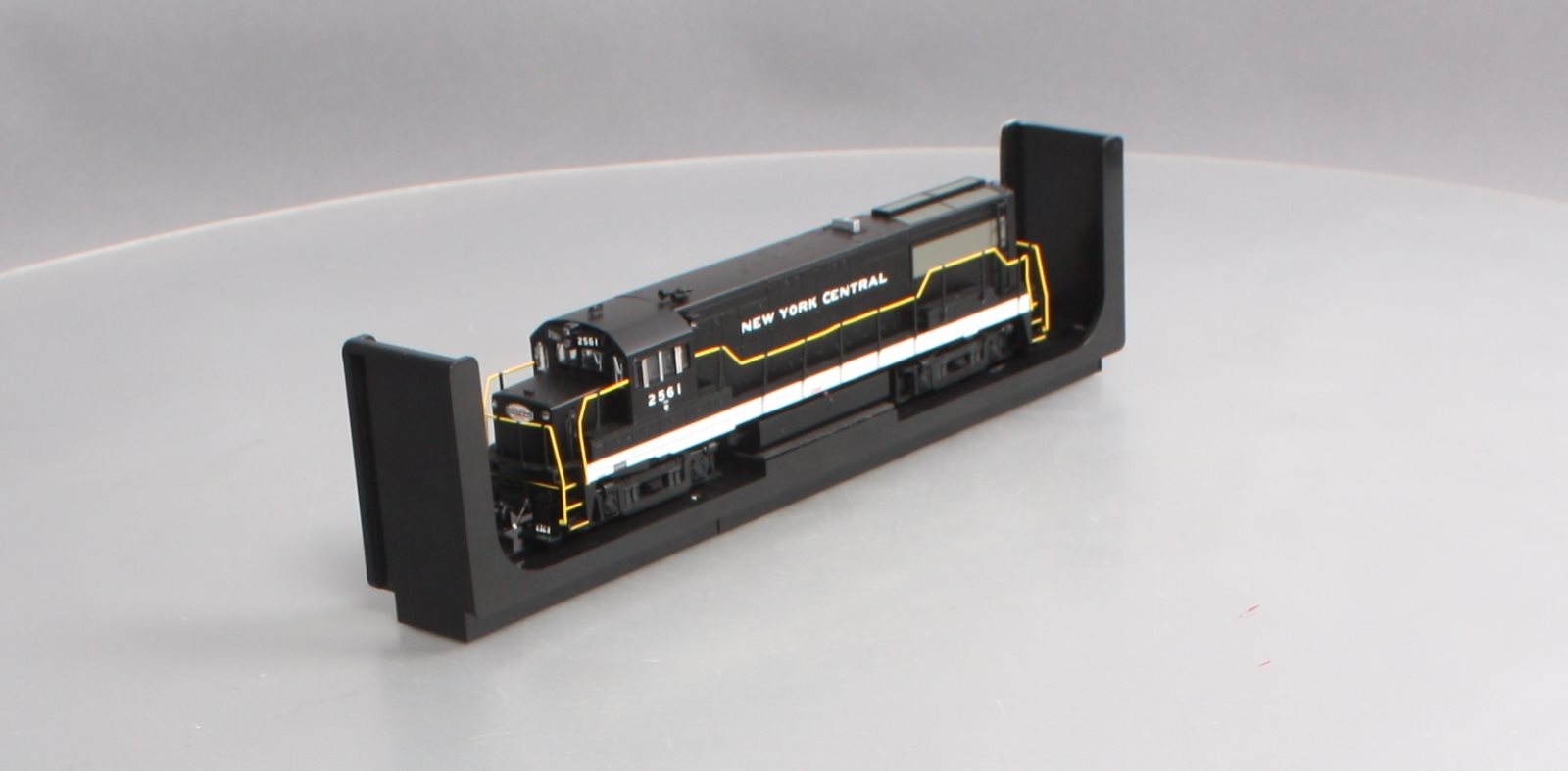 Bowser 24535 HO New York Central U25b #2561